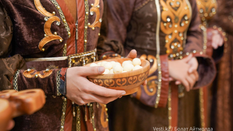 В Казахстане предлагают включать женщин в родословную казахов