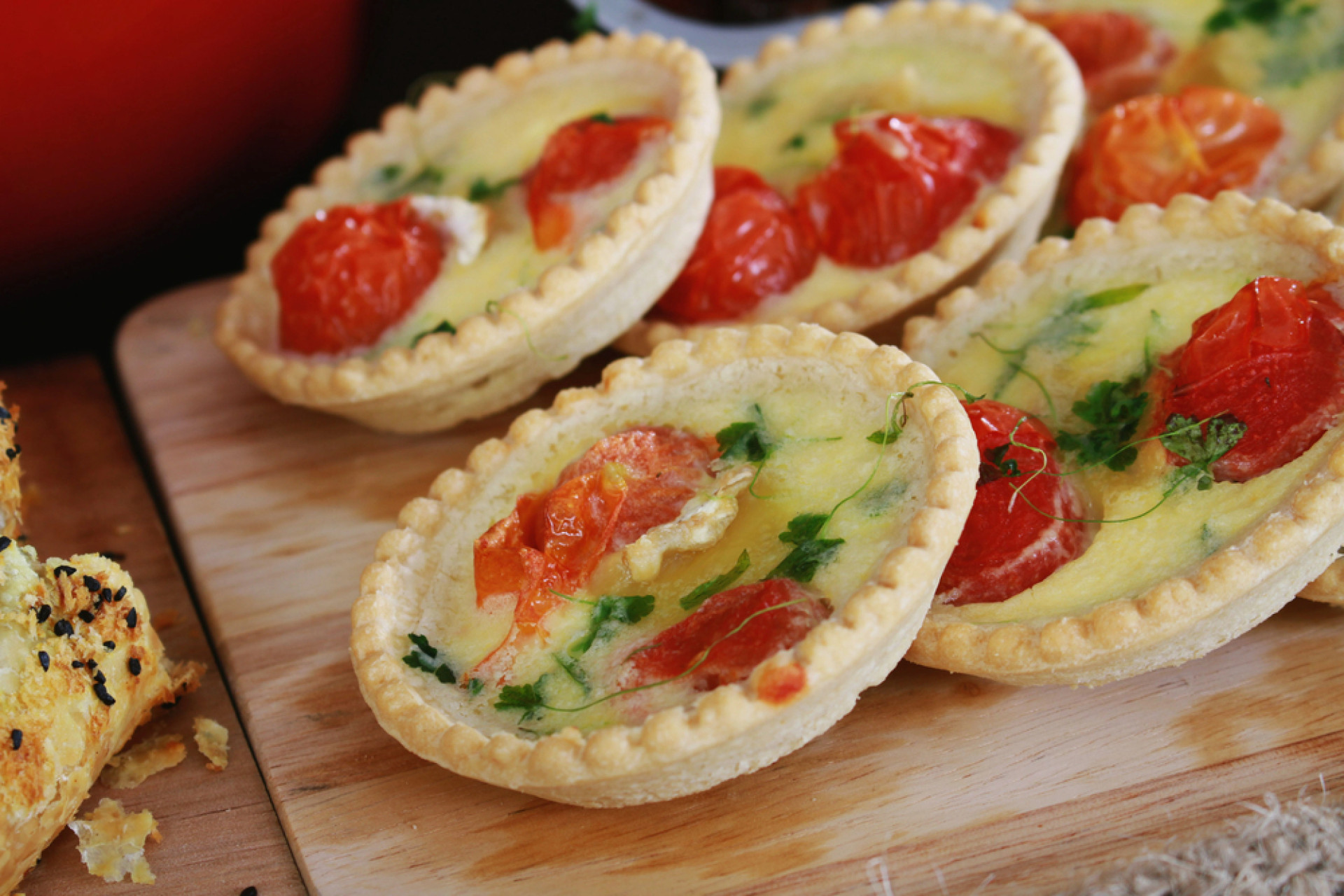 Рецепт тарталеток с помидорами и сыром