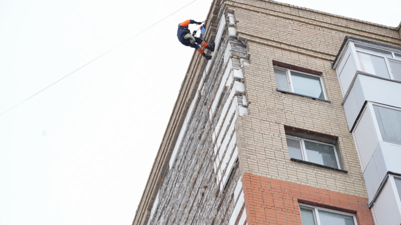 В Астане выписали всех пострадавших от обрушения облицовки жилого дома