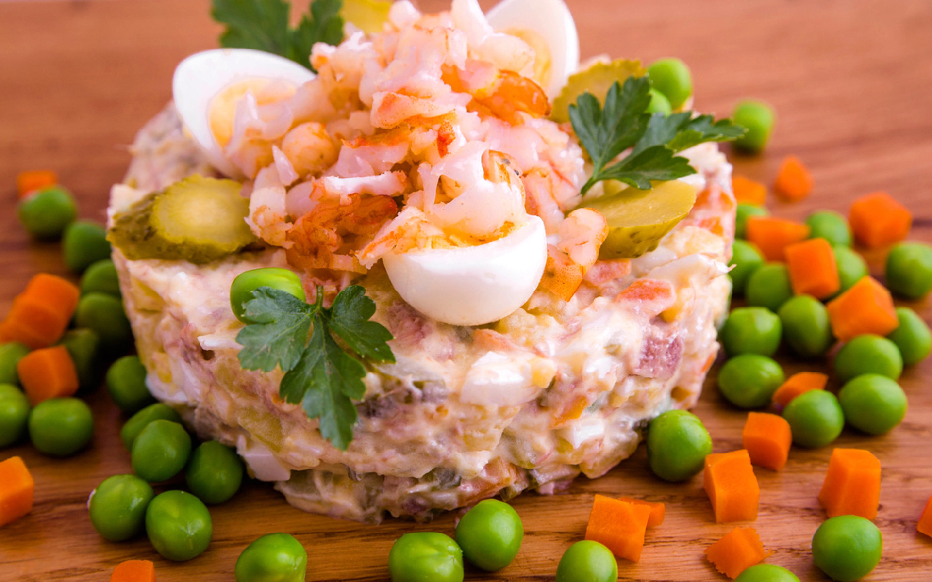 Салат оливье с авокадо и креветками рецепт