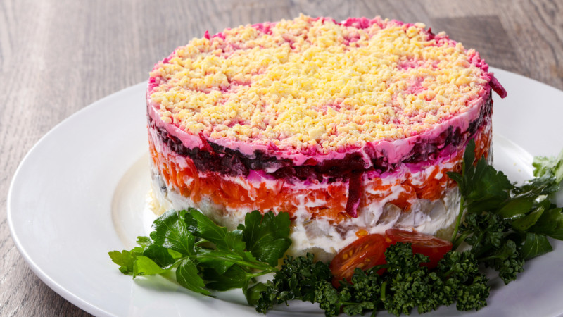 Сельдь под шубой: классика и три оригинальных варианта для новогоднего стола