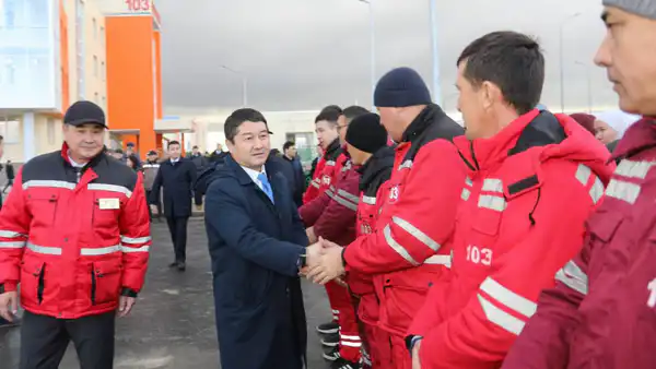 Новые Hyundai Staria для скорой помощи в Мангистау: 32 автомобиля от Акима области