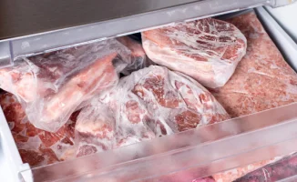 Мясо в морозильнике: как сохранить вкус, не потеряв время в ледяной пустыне