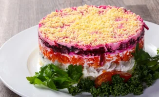 Сельдь под шубой: классика и три оригинальных варианта для новогоднего стола