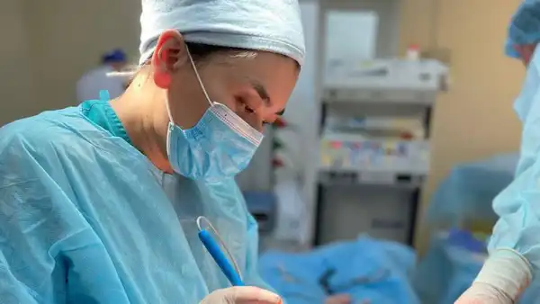 На грани скальпеля: как женщине завоевать мир хирургии