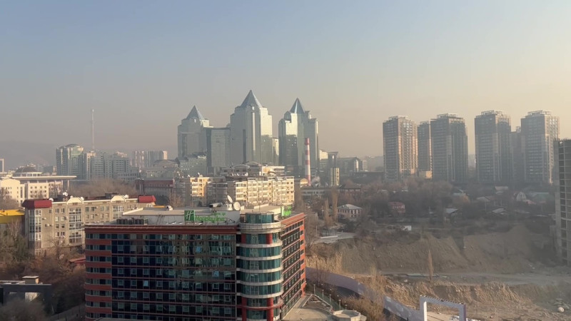 Алматы окутан густым смогом: житель обеспокоен ухудшением качества воздуха