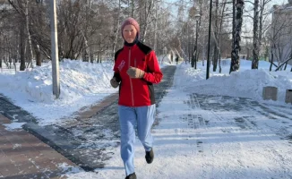 75-летняя казахстанка Тамара Бабич вдохновляет мир, покоряя марафоны в морозные дни