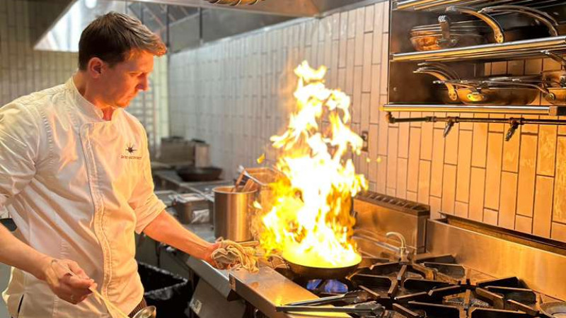 Как случайное резюме изменило жизнь казахстанца и открыло двери в мир кулинарии США