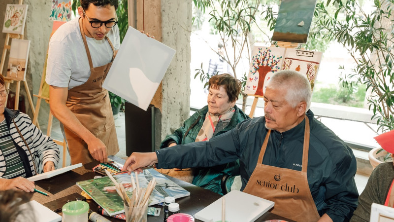 Senior Club Жанны Кан: Сообщество для людей старше 65 лет
