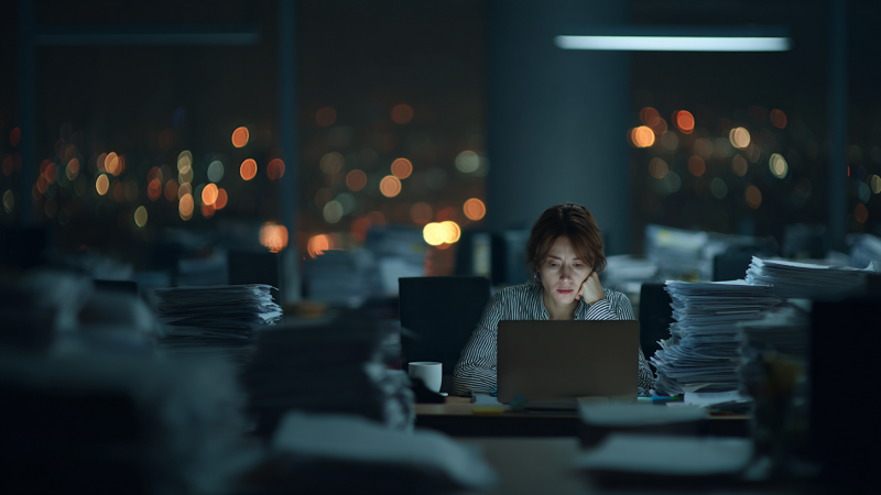 Алматы: офисы светят до утра, работа не кончается