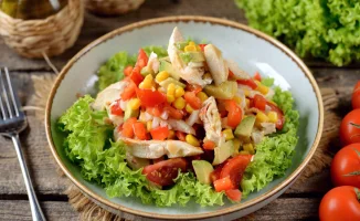 5 легких салатов для ифтара: полезные рецепты для восстановления сил