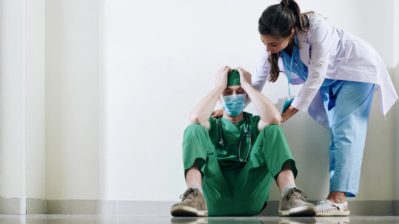 Видеожетоны и тревожные кнопки в больницах Казахстана не работают