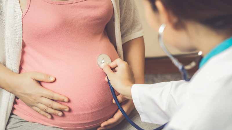 Смерть женщины в перинатальном центре: Минздрав инициирует проверку безопасности родов