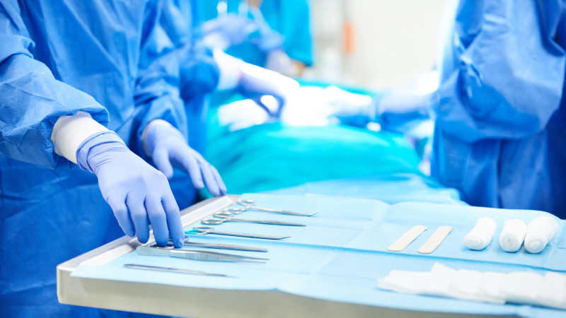 Грызёт волосы и ногти: опасные привычки детей и подростков