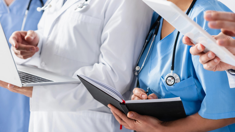 Женщины в медицине Казахстана: продолжающаяся доминирующая роль