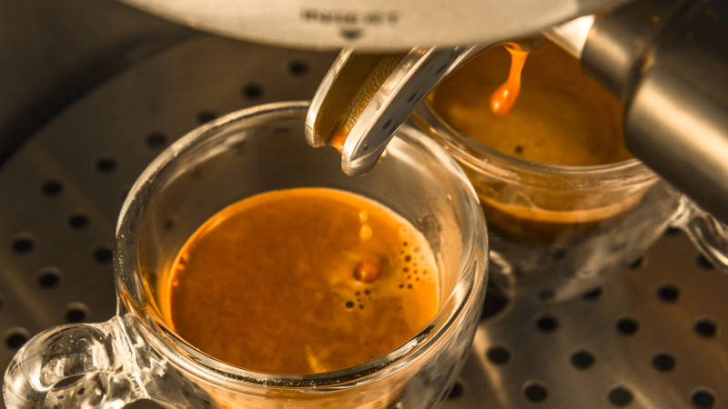 Утренний кофе: как он влияет на ваше здоровье в городе