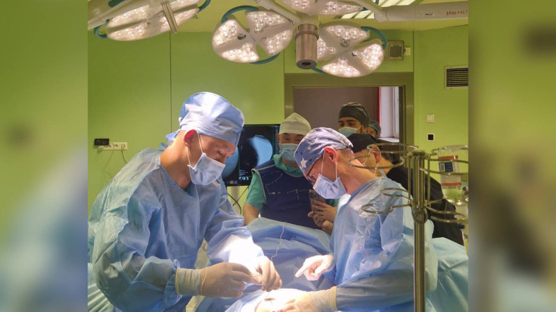 В Алматы подростку установили имплант-нейростимулятор для восстановления нервной связи