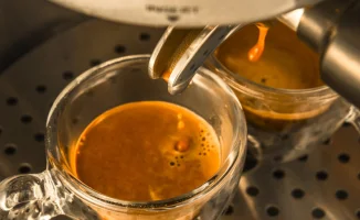 Утренний кофе: как он влияет на ваше здоровье в городе