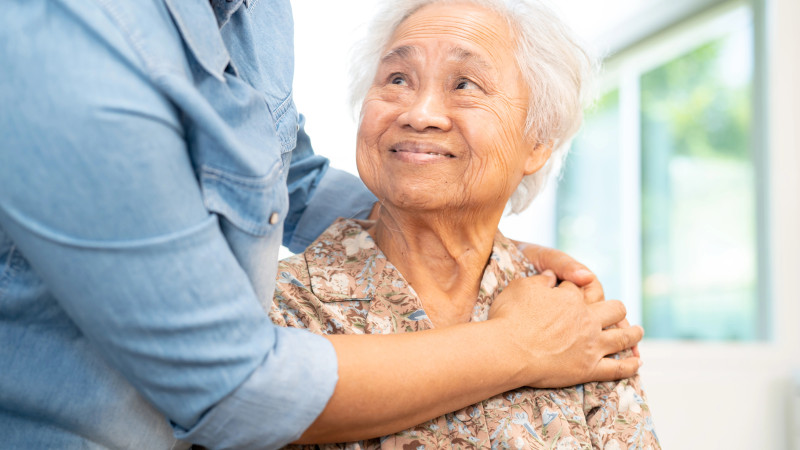 Старение под контролем: США запускают первую терапию времени