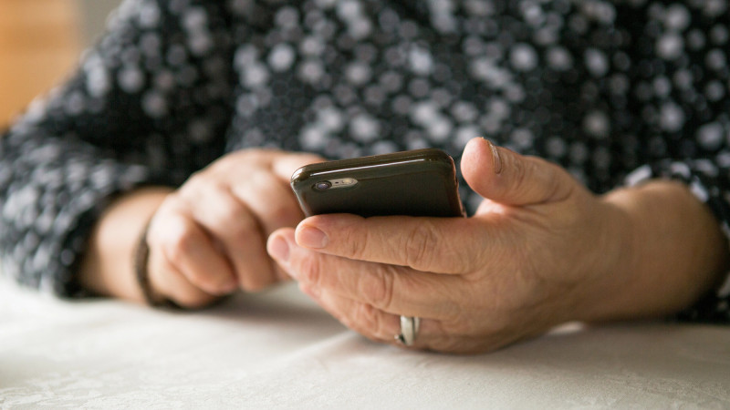 Регулярное использование интернета может снизить риск деменции у пожилых людей