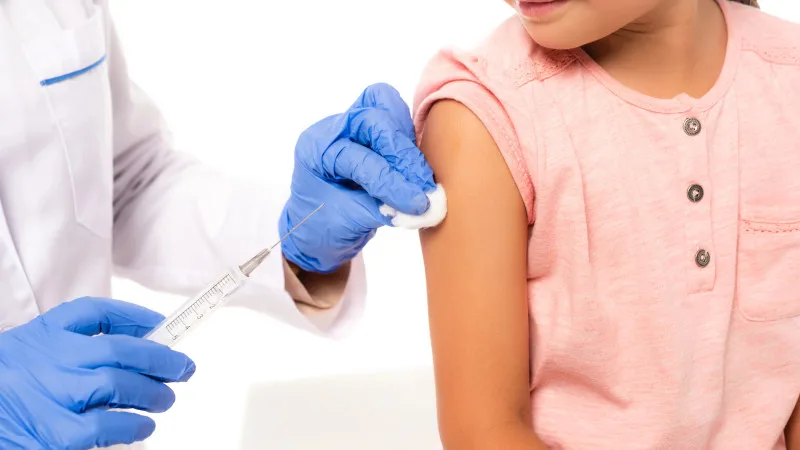 Отказ от вакцин: маскируемся под медотводы в Казахстане