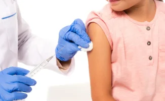 Отказ от вакцин: маскируемся под медотводы в Казахстане