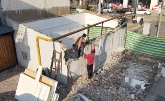 В Алматы снесли незаконно построенное помещение: борьба с самостроем продолжается